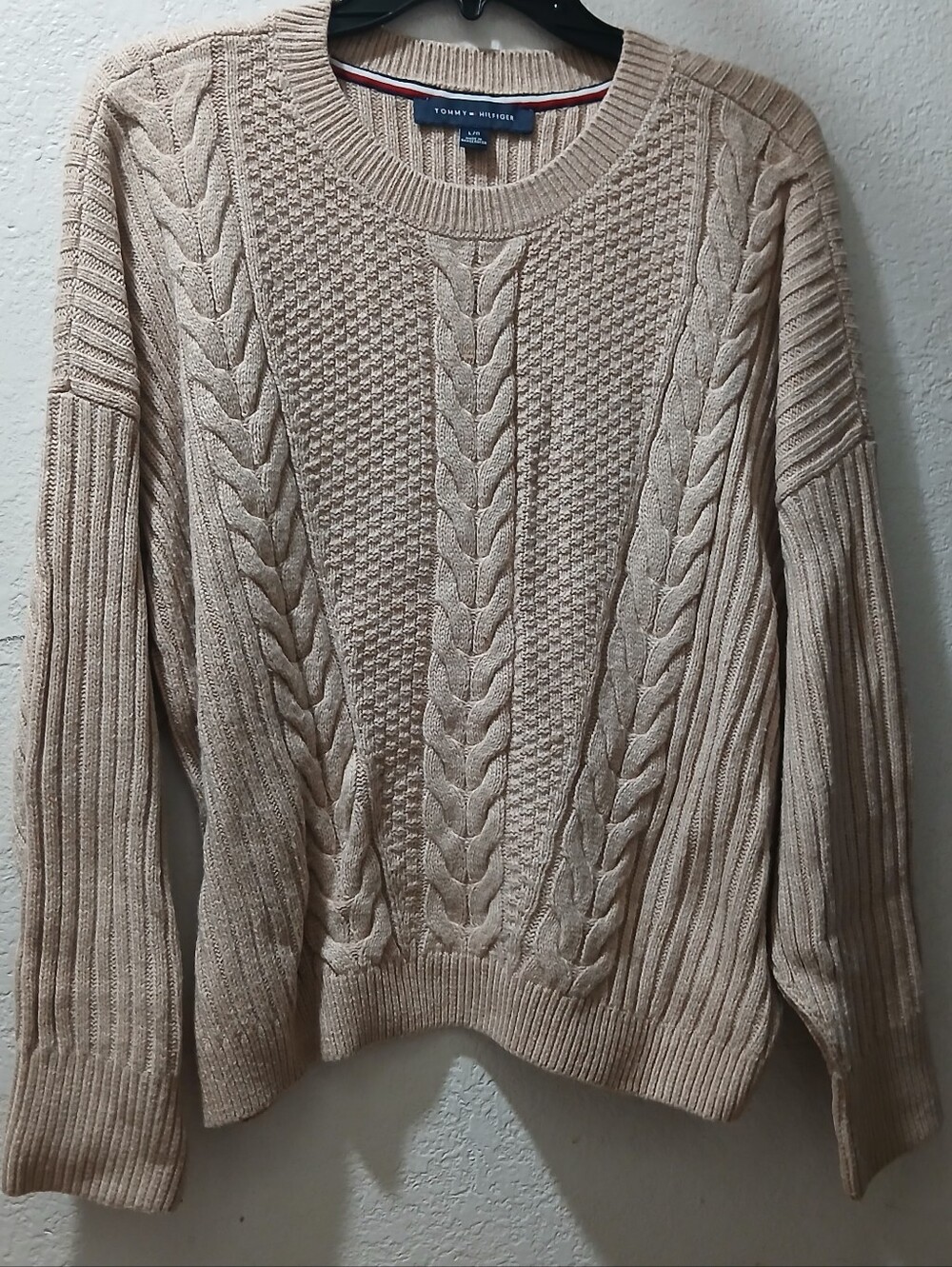 Tommy Hilfiger size L Beige Cable Knit Crewneck Sweater